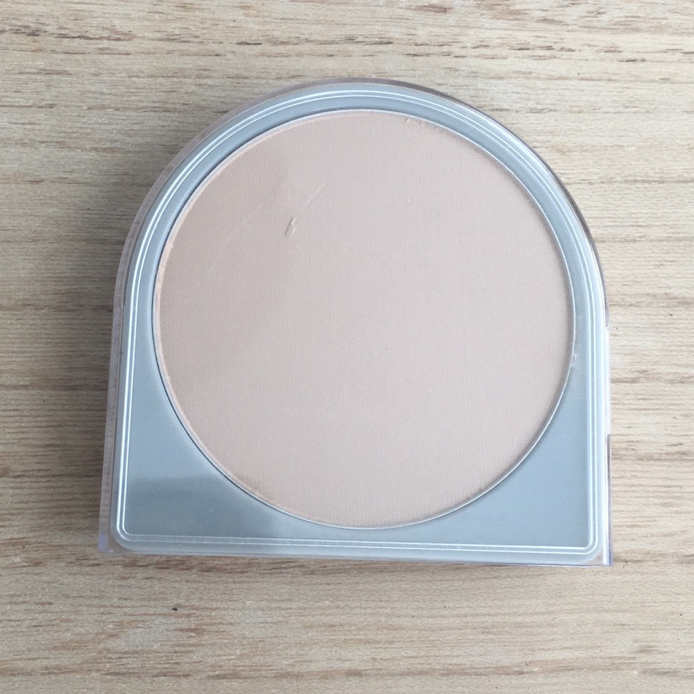NEW Mary Kay Beige 300 Pressed Powder